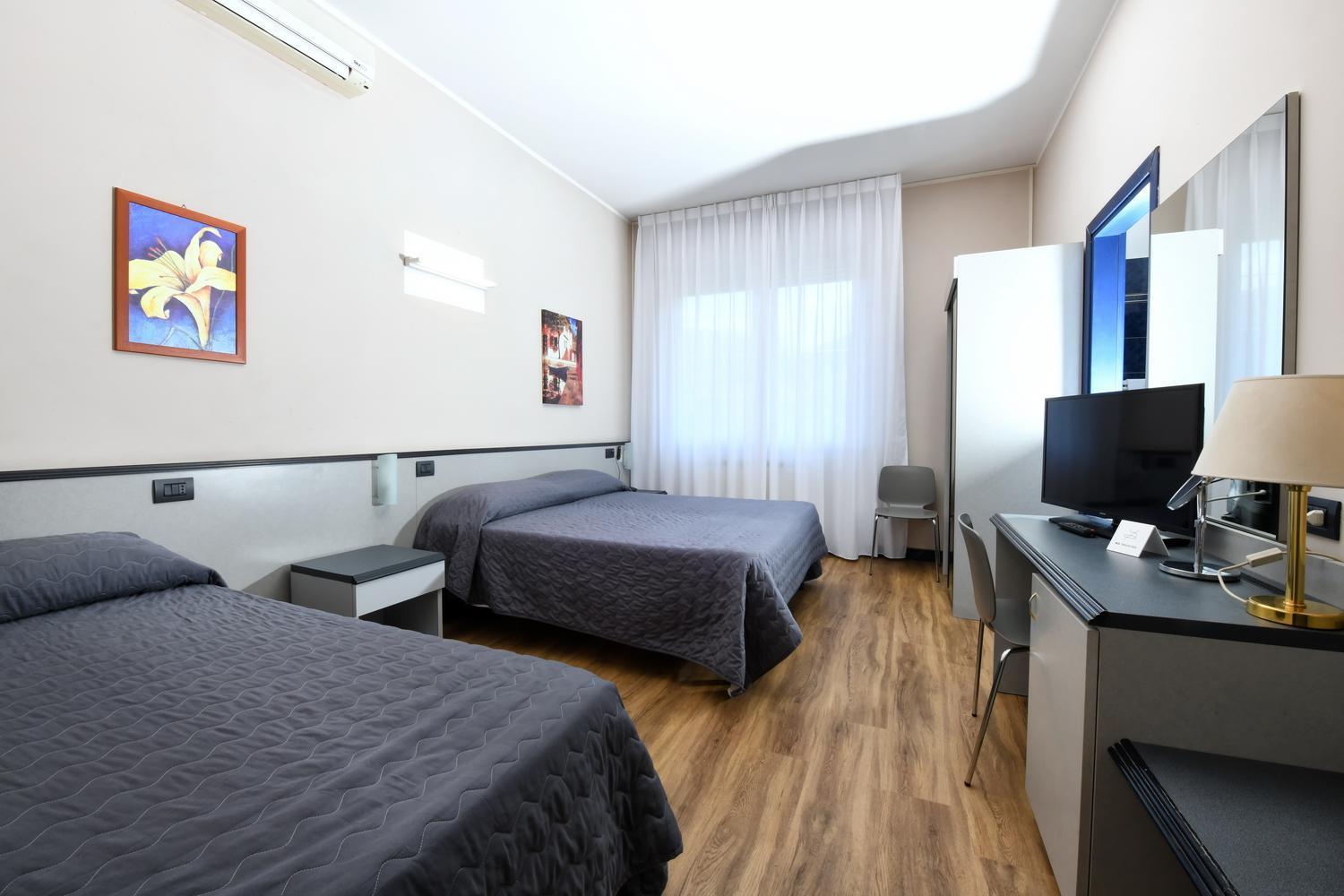Hotel Internazionale โดโมดอสโซลา ภายนอก รูปภาพ