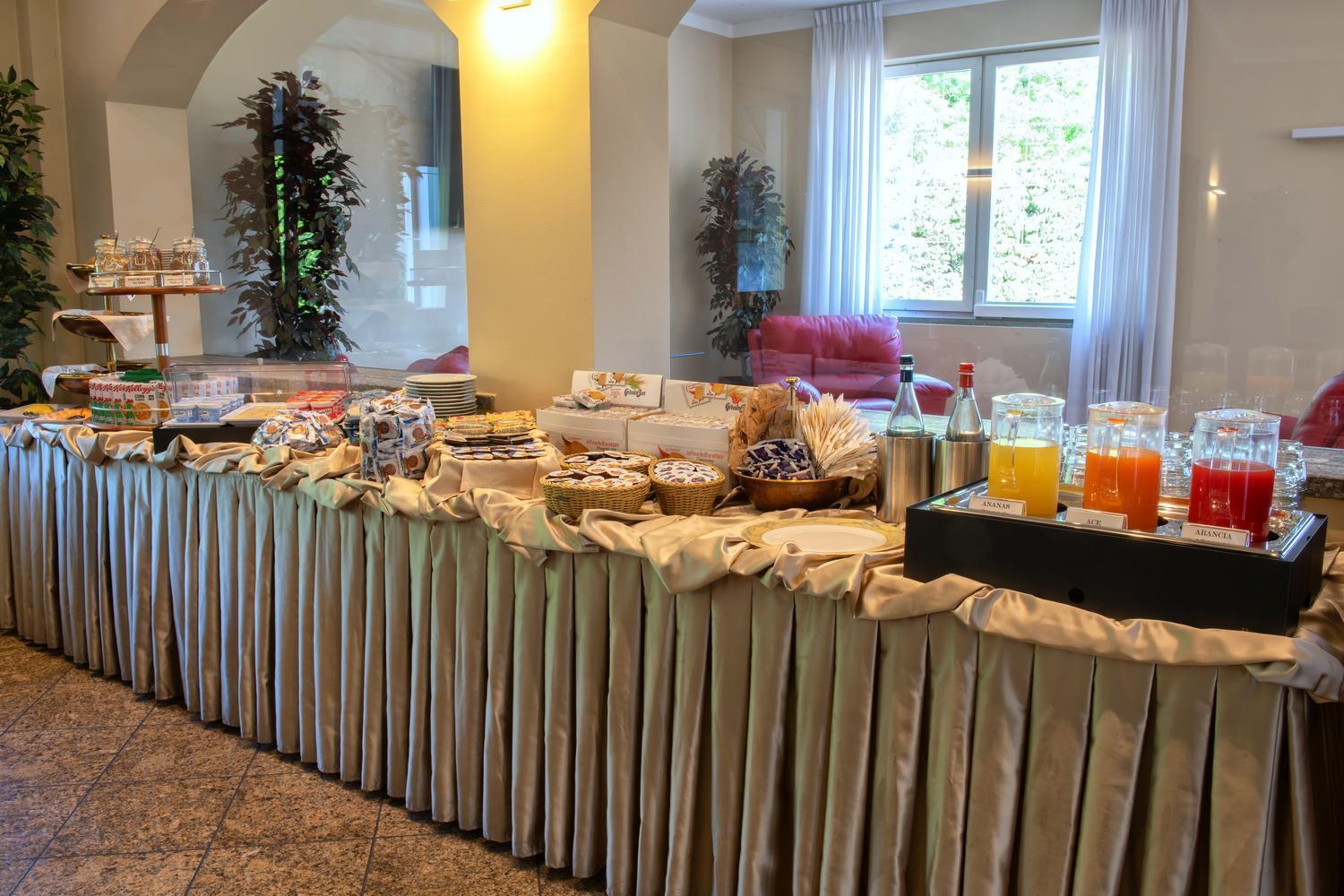 Hotel Internazionale โดโมดอสโซลา ภายนอก รูปภาพ