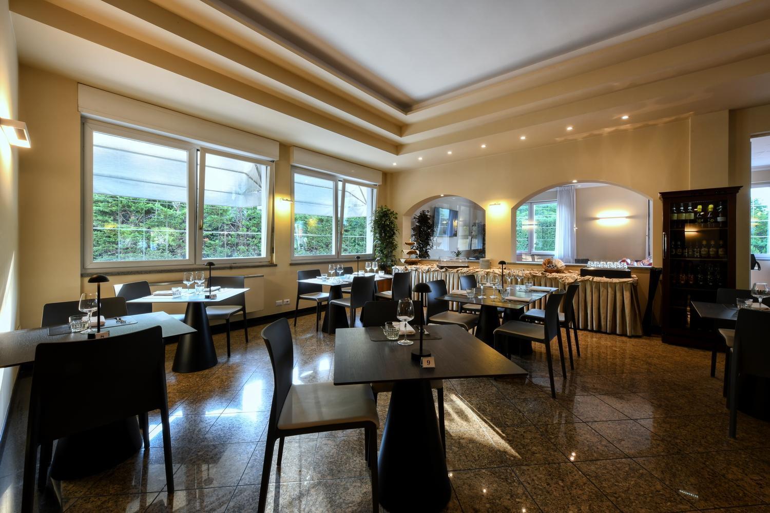 Hotel Internazionale โดโมดอสโซลา ภายนอก รูปภาพ