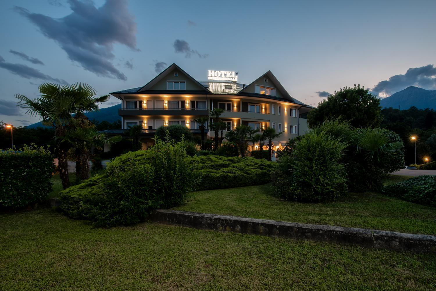 Hotel Internazionale โดโมดอสโซลา ภายนอก รูปภาพ