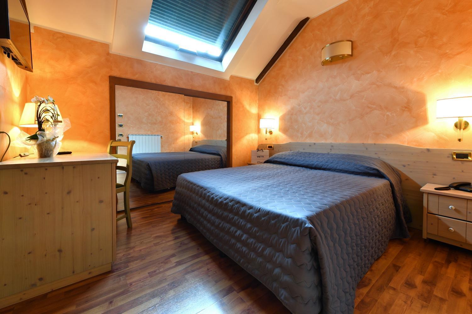 Hotel Internazionale โดโมดอสโซลา ภายนอก รูปภาพ